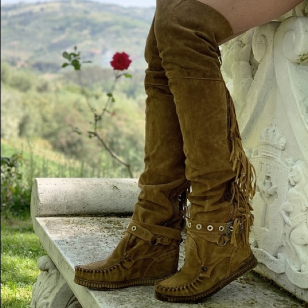 El Vaquero Crudelia Leather Wedge Moccasin Boot